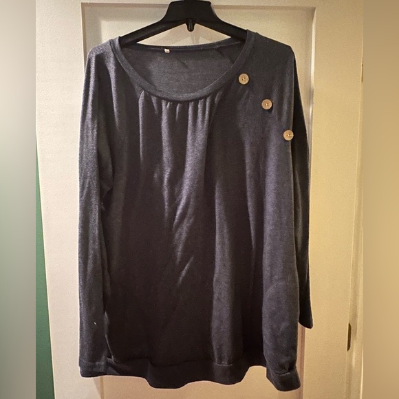 Cute and comfy tunic style long-sleeve with button detail! - Picture 2 of 4